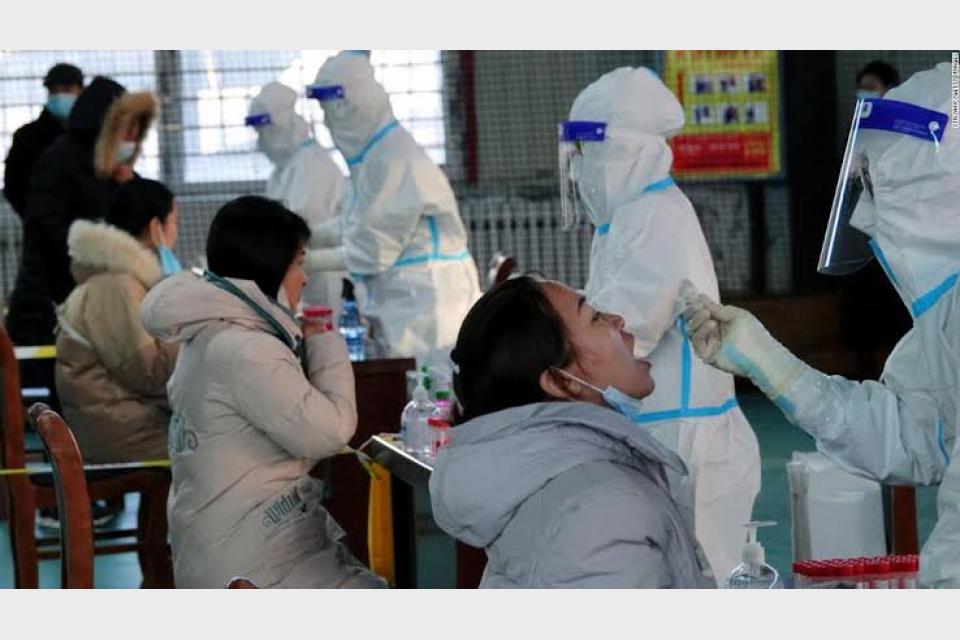 Xian battles COVID-19 in worst outbreak to hit a Chinese city this year