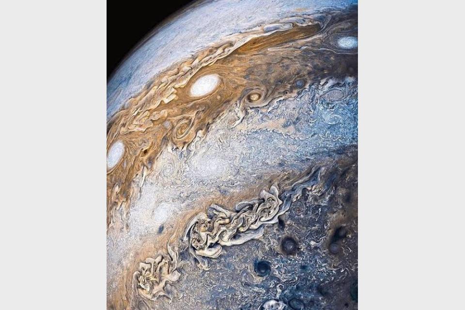 Jupiter bulked up by cannibalizing baby planets, scientists find